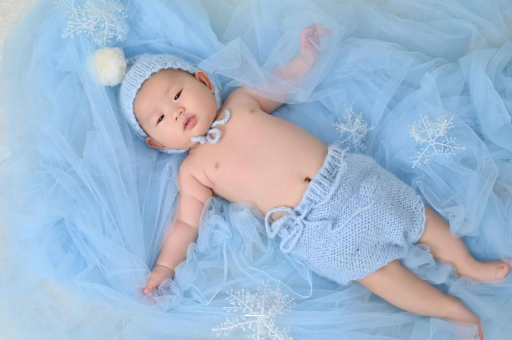 曹县宝宝从床上掉下来 曹县宝宝从床上掉下来